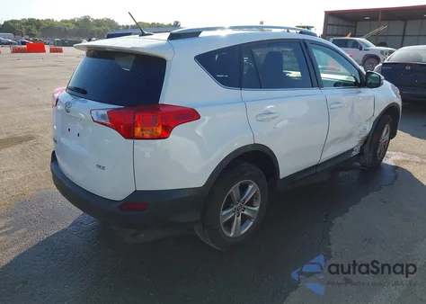 2015 Toyota Rav4 Xle z USA, uszkodzony, nr VIN 2T3WFREV3FW161352
